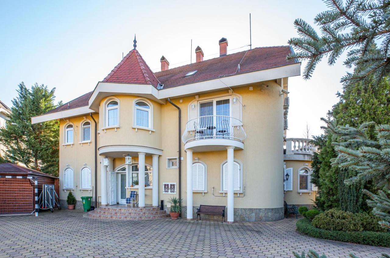 Villa Rosa Hajdúszoboszló Buitenkant foto